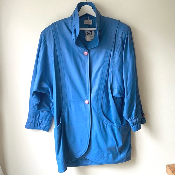 Vintage periwinkle blue leather batwing jacket - Picture 5 of 16